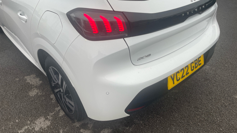 Peugeot 208 1.2 PureTech 100 Allure Premium 5dr Petrol Hatchback